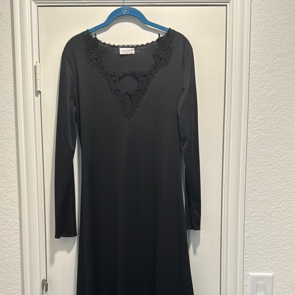 Diane Von Furstenberg Black Ribbed V-Neck Sheath Dress